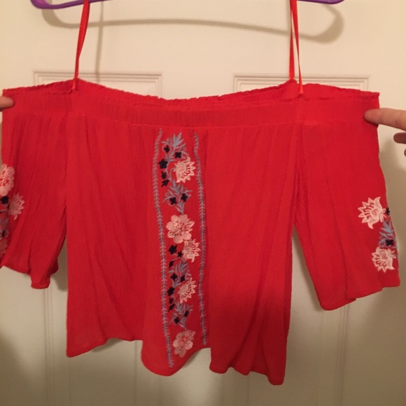 Off the shoulder shirt - Picture 2 of 3